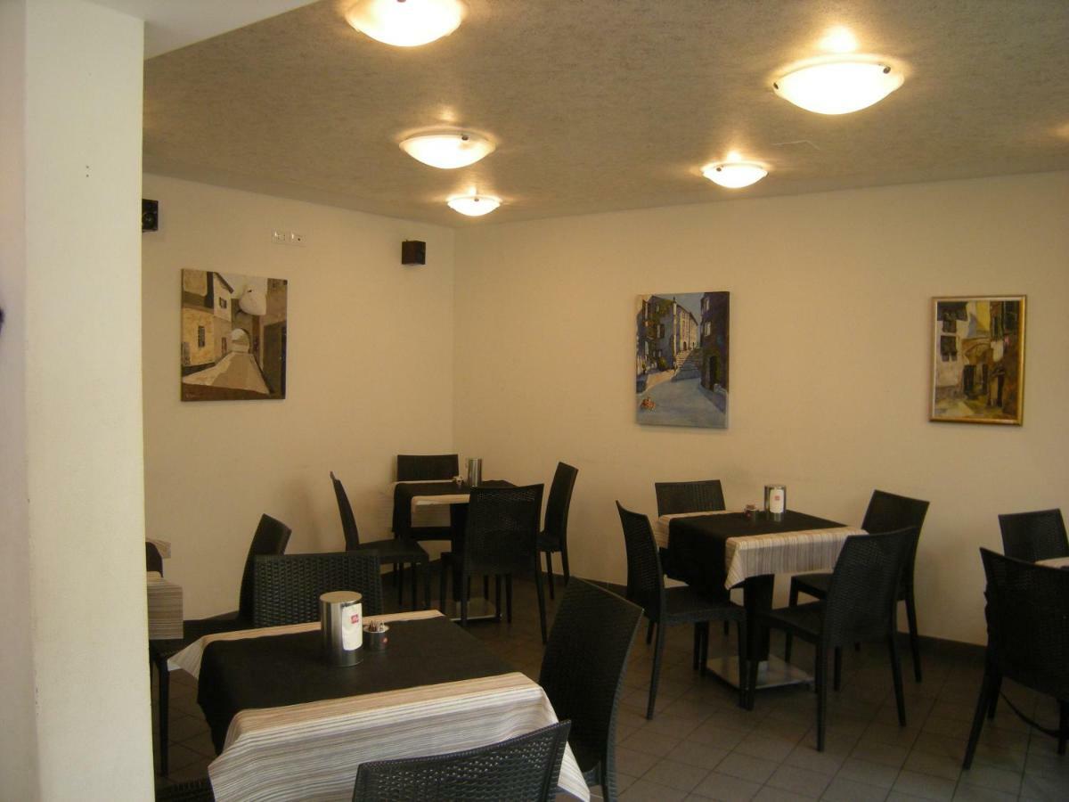 Al 106 Hotel Trieste Exterior photo